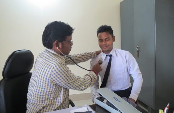 XCHM students actively participate in a health checkup